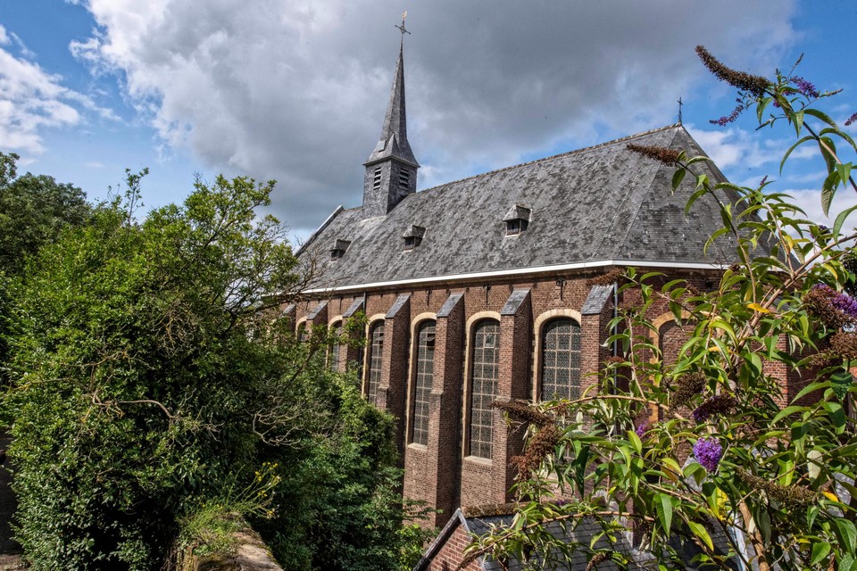 De rijksmonumentale kapel van het leegstaande Agnetenbergklooster in het hart van de Sittardse binnenstad. De eigenaar wil er een privéwoning onderbrengen.  