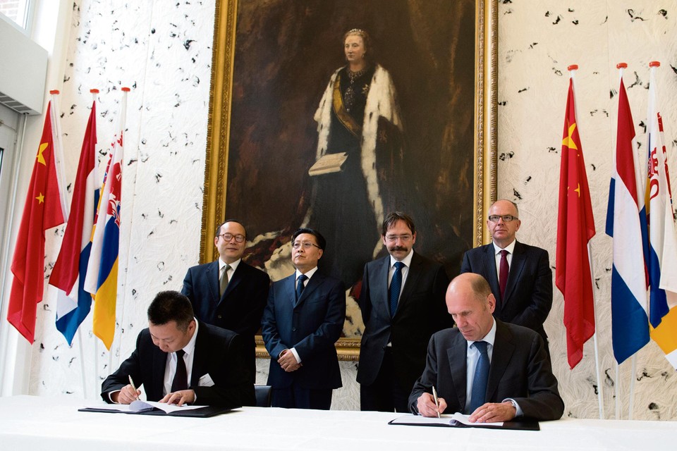 Ondertekening van het vriendschapsverdrag tussen Sichuan en de Provincie Limburg, bijna tien jaar geleden. 