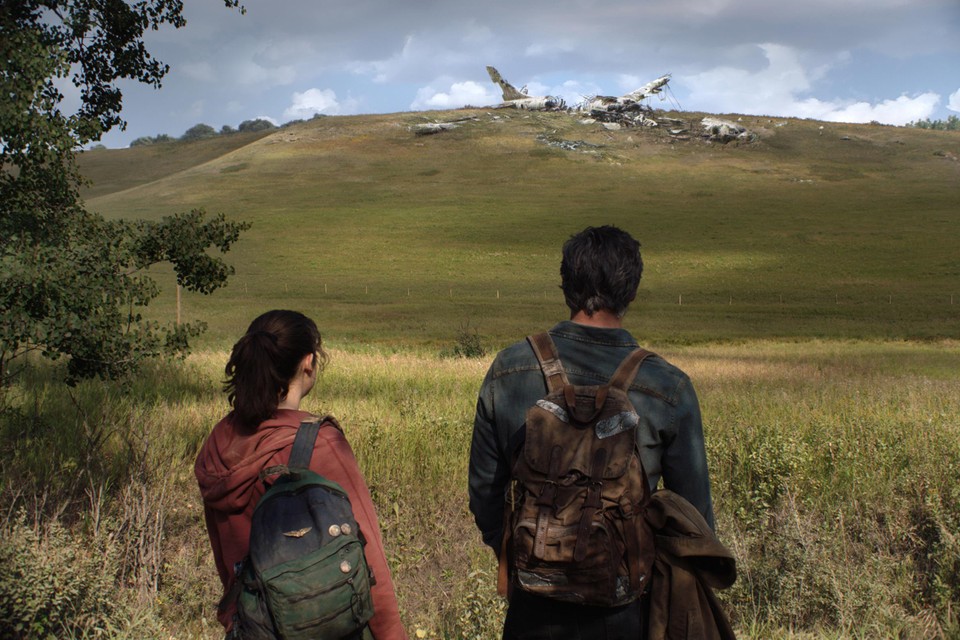 Fragment uit The Last of Us, met rechts de nieuwe Hollywood-ster Pedro Pascal.