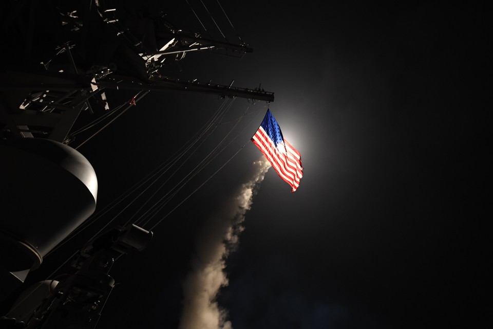 Een Amerikaanse raket wordt afgevuurd richting Syrië.