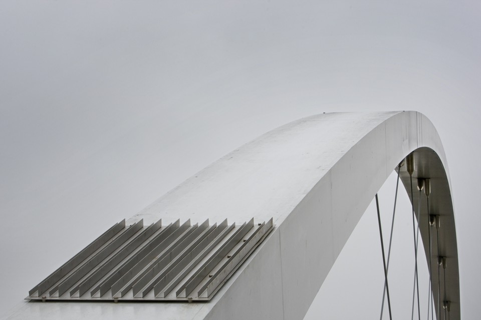 Op de Hoge Brug zijn obstakels geplaatst om klimwerk tegen te gaan.