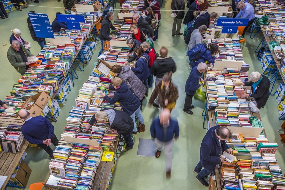 De Boeken- en Platenbeurs in Blerick wordt georganiseerd door de stichting Boeken Steunen Mensen, die de opbrengst altijd schenkt aan goede doelen in de derde wereld.