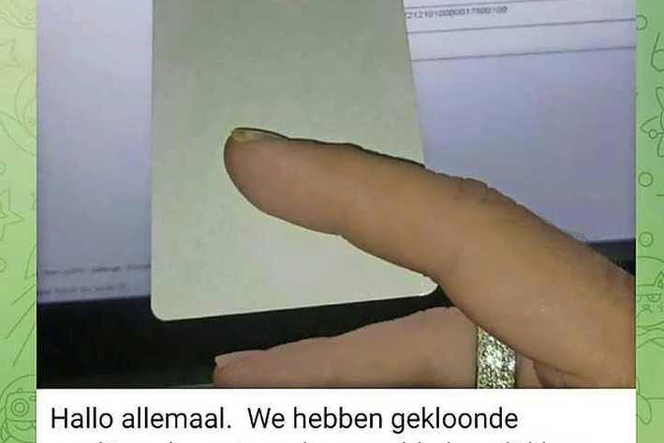 Een Nederlandse aanbieder van ‘gekloonde creditcards’ adverteert op Telegram: ‘Geen grappen, alleen serieuze klanten’.  