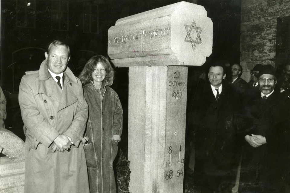 Archieffoto van het Joods monument in Beek in 1987. 