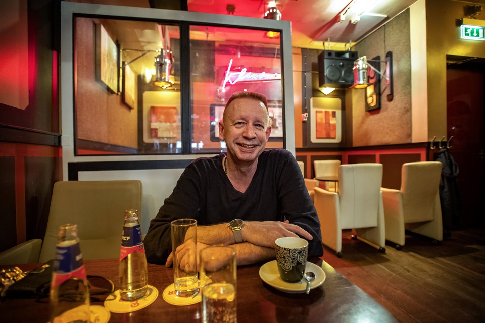 Paul Leentjens in café De Klinker. 