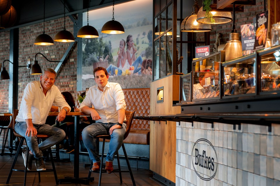 Charles Sampers en Patrick Dreezens bij Bufkes op de Woonboulevard in Heerlen. 