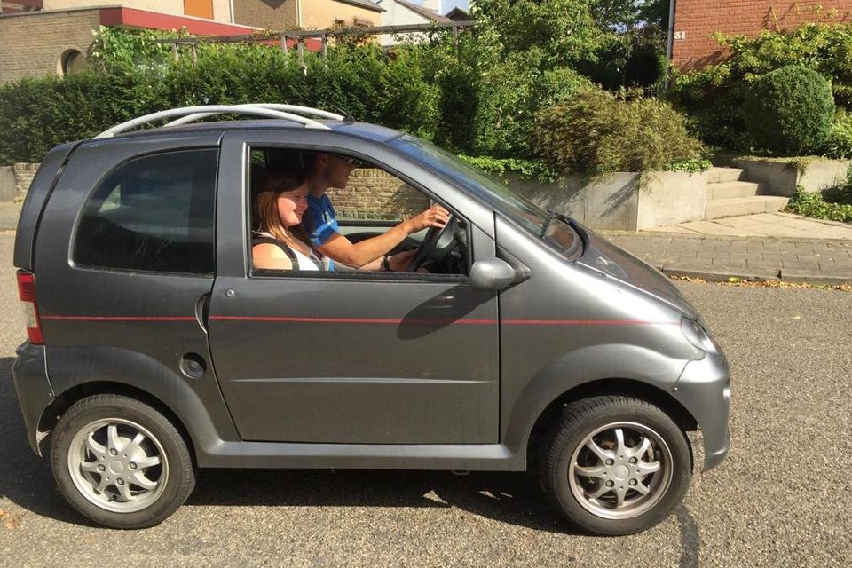 Stan in zijn nu gestolen auto. 