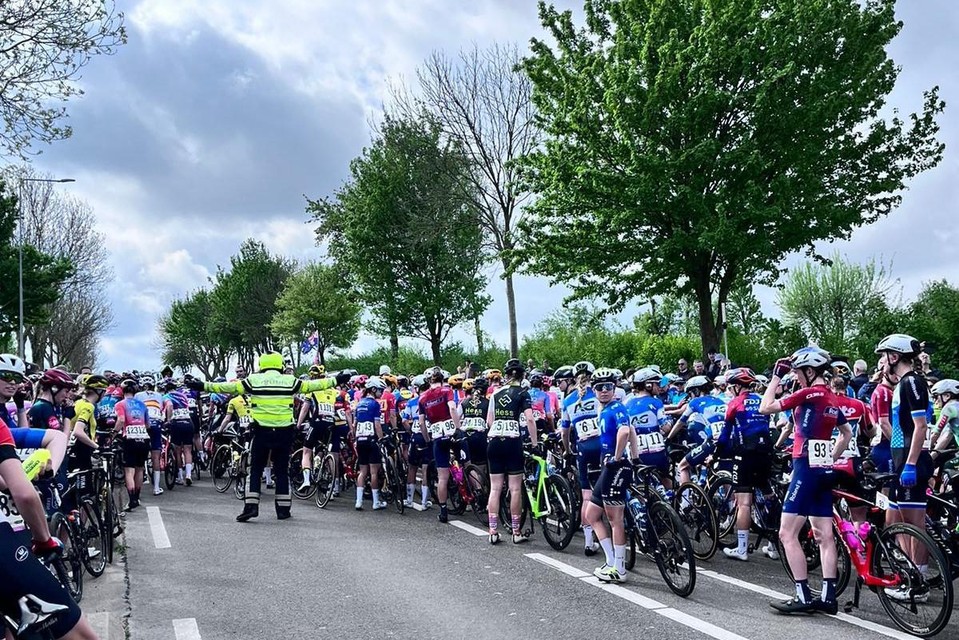 Fietsers stoppen bij Voerendaal.