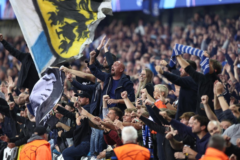 Fans van Club Brugge vinden bij de eerstvolgende thuiswedstrijd QR-codes op hun stoeltjes. 