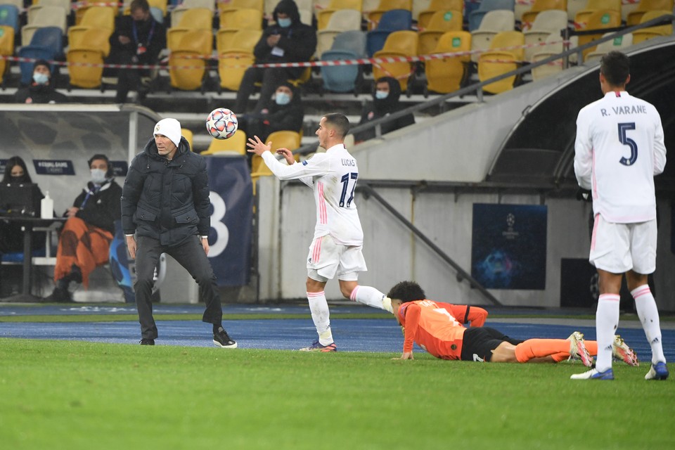 Zidane coacht tijdens Sjachtar-Real. 