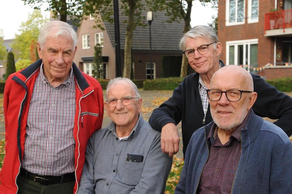 Jan Daems (tweede van rechts) samen met (van links naar rechts) Herman Crompvoets, Wim Basten en Piet Oomen, met wie hij recent nog een boek over Meijelse bijnamen maakte.