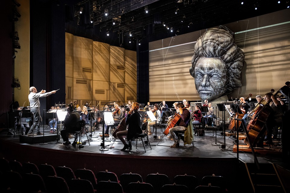 Philharmonie zuidnederland bracht afgelopen december in het Parkstad Limburg Theater in Heerlen een ode aan Beethoven tijdens Cultura Nova. 