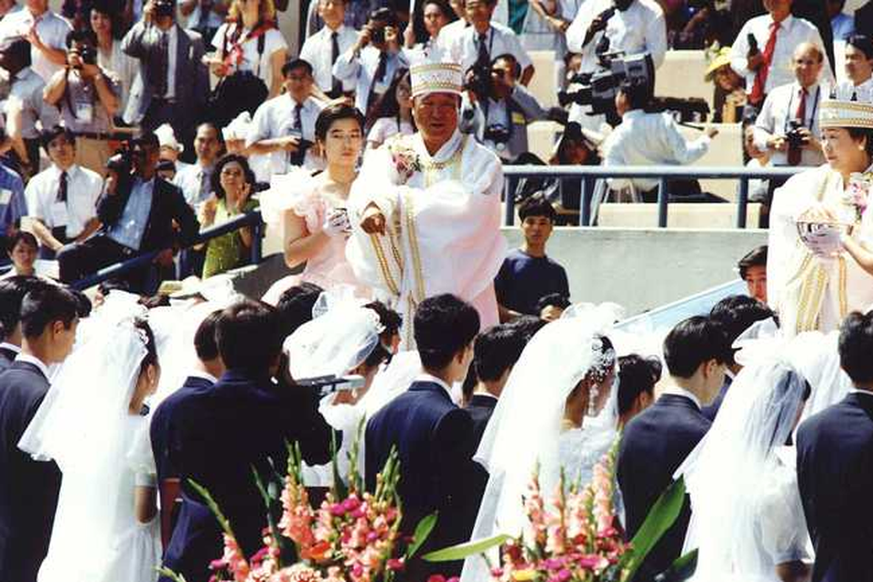 De Moonsekte organiseerde massale huwelijken, onder andere in Seoul, Zuid-Korea. 