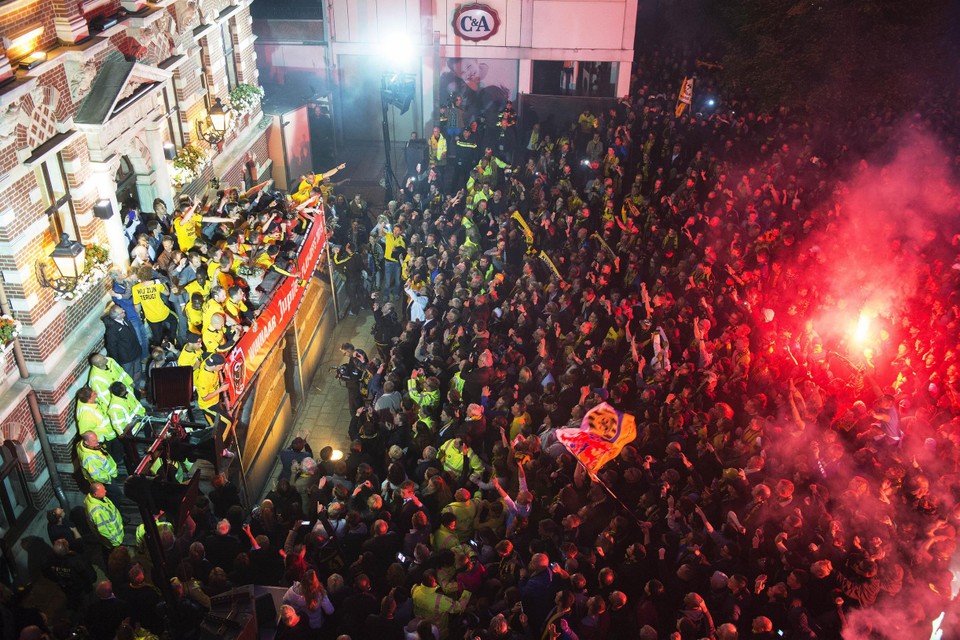 De ceremonie op de Markt in 2015.