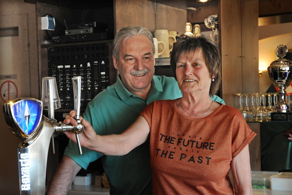 Paula en Gerrit Bardoel zetten na 28 jaar een punt achter D’n Terp in Oirlo. 