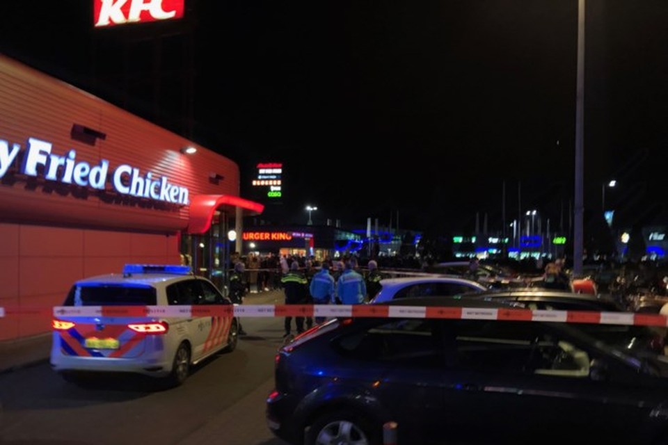 De schietpartij vond plaats bij fastfoodrestaurant KFC op het Retailpark in Roermond 