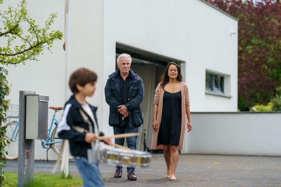 Huub Stapel en Romy Roelofsen op de set van ‘Meten = Weten’ in Maastricht. 