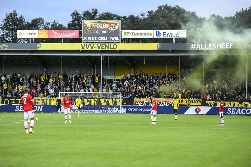 VVV-fans in De Koel. 
