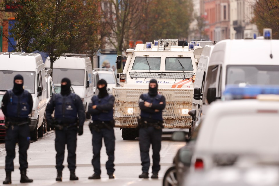 Politieagenten in de Brusselse wijk Molenbeek