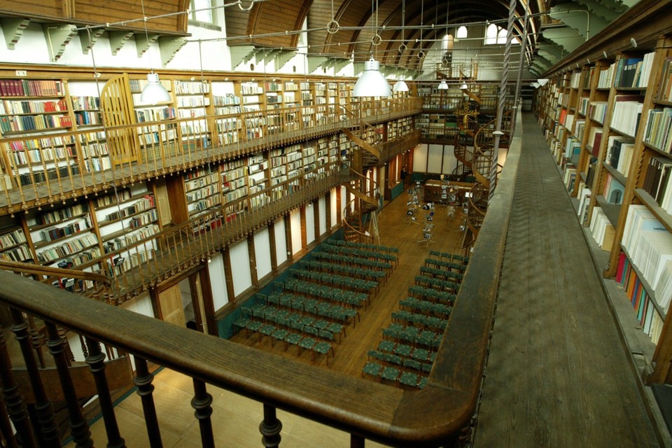 De kloosterbibliotheek in Wittem. 