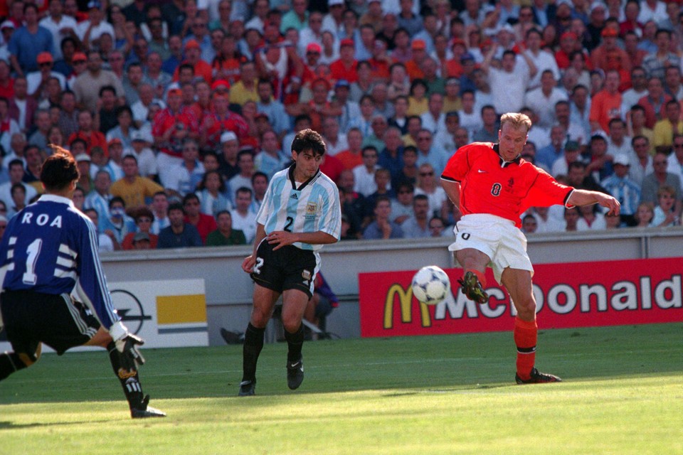 De prachtige goal van Dennis Bergkamp in 1998. 
