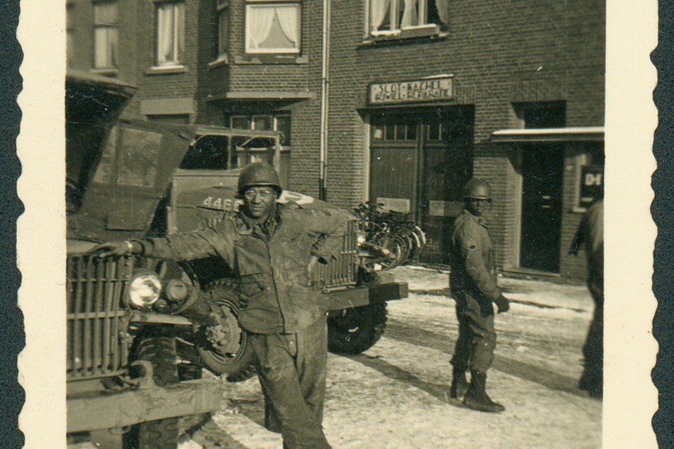 <P>Maastricht, eind 1944. Nieuw in het straatbeeld: zwarte Amerikaanse militairen. Het schaarse beeldmateriaal van zwarte militairen illustreert hun volkomen onderbelichte rol bij de bevrijding van Limburg. </P>