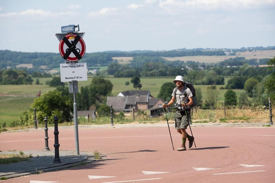 Geïmproviseerde bordjes voor wegafsluitingen in Vaals. Foto: Ermindo Armino