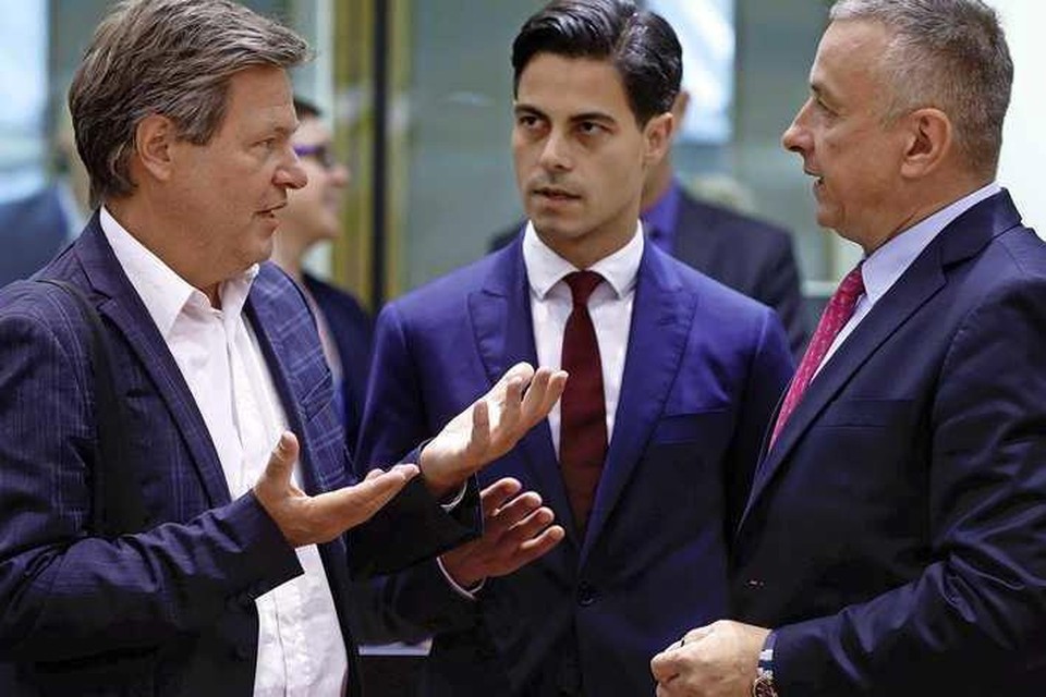 Minister Jetten en zijn Europese collega’s bij het gasoverleg bij de EU. 