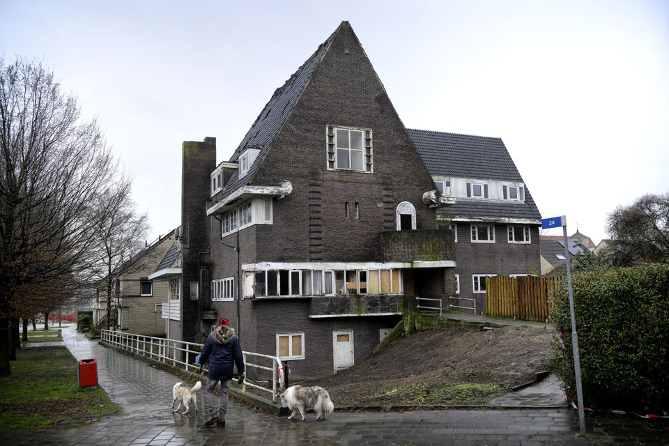 Het Lomahuis in Hoensbroek ligt er al jaren verpauperd bij.