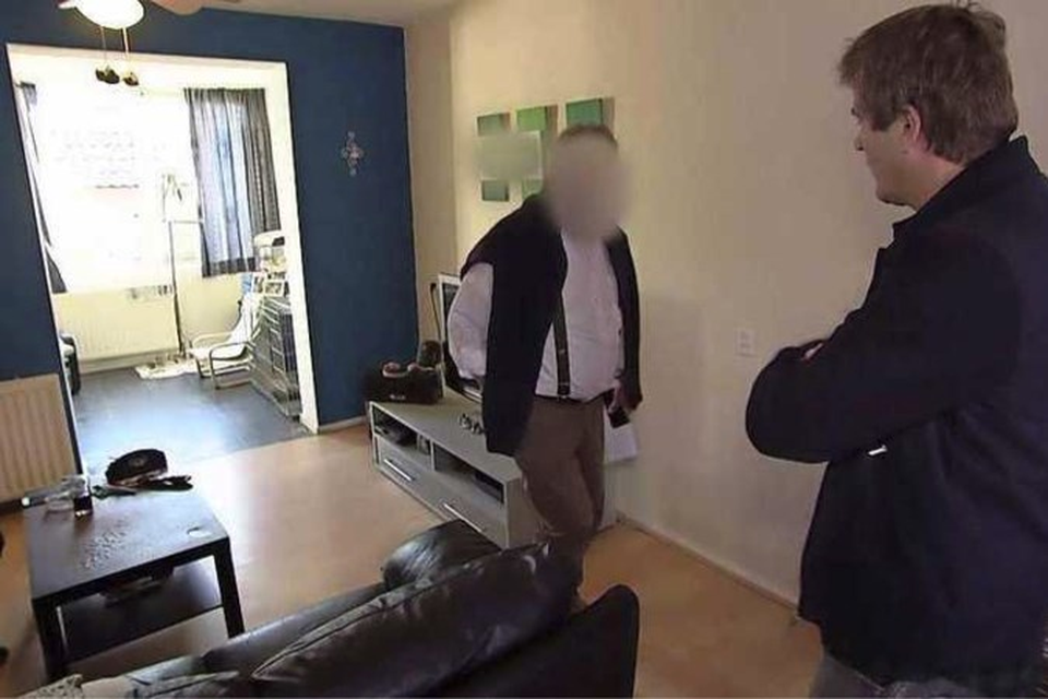 Undercover in Nederland confronteerde de deurwaarder met zijn daden. 