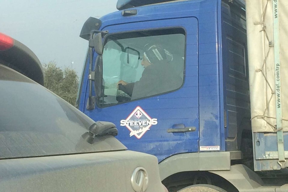 Een verslaggever van RTL twitterde recent een foto van een vrachtwagen van de failliete Limburgse bakker Steevens. De truck reed door Irak.