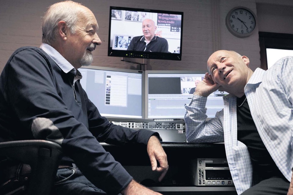 Filmmaker Maurice Nijsten (links) en Jack Vinders in de filmstudio in Ulestraten. „Er moet een klik zijn, wederzijds vertrouwen.” En dat was er. Dat is er nog steeds.  