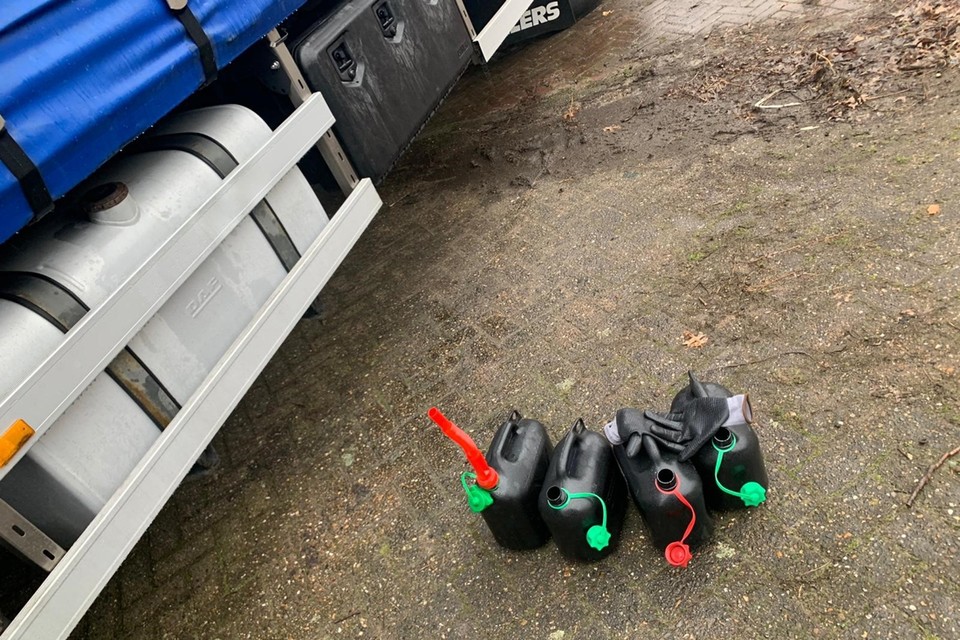 Voorzitter Gé Decker moest maandagochtend in alle haast tankstations af om jerrycans te vullen om de gestolen diesel te vervangen.
