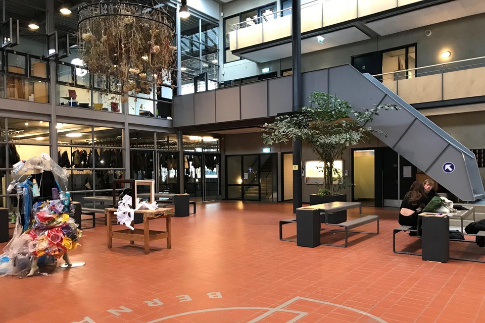 Sommige scholen hebben meer zieken als gevolg van corona, zoals het Bernard Lievegoed College, dan andere. 