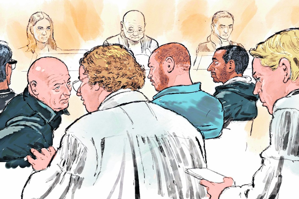 Robin van O. (in het blauw) in de rechtbank. 