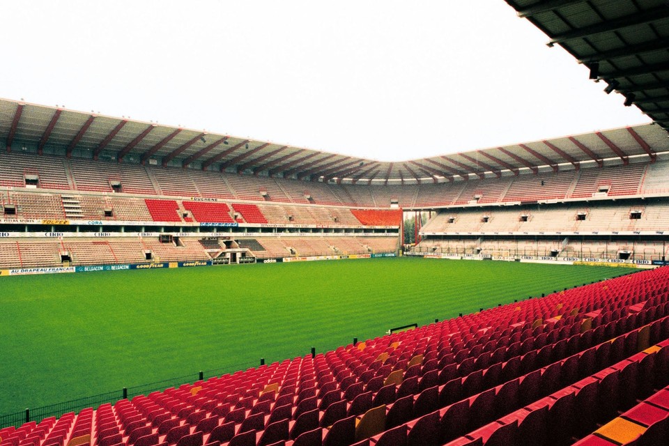 Standard Luik sluit een deel van het stadion voor publiek na de ongeregeldheden van zondag in de Waalse derby tegen Charleroi. 