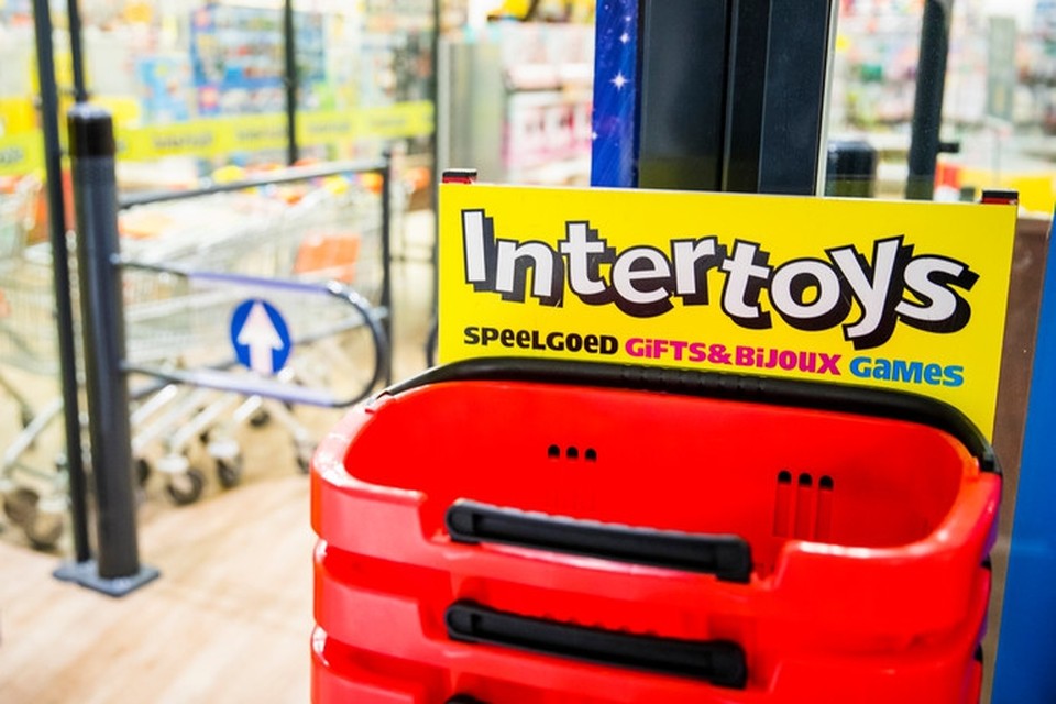 Na de doorstart heeft speelgoedketen Intertoys problemen met onder meer de bevoorrading van de winkels. 