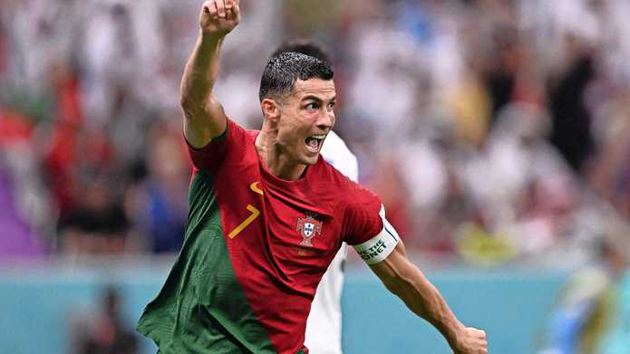 Cristiano Ronaldo claimt de 1-0, maar had de bal uiteindelijk niet geraakt. 
