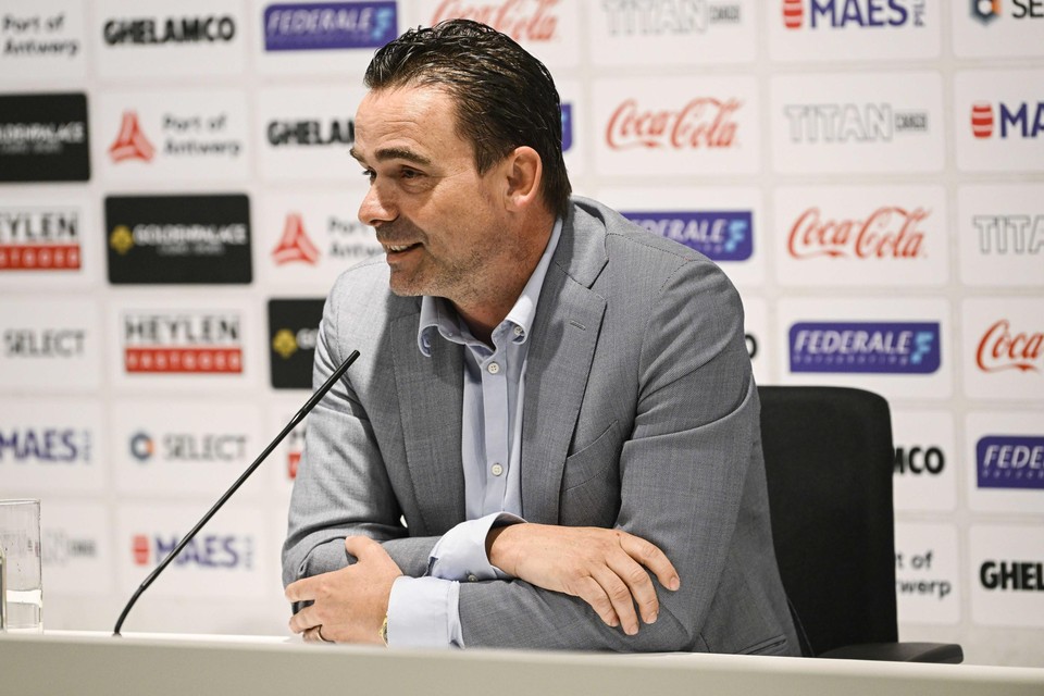 Marc Overmars bij zijn presentatie als technisch directeur van Antwerp. 
