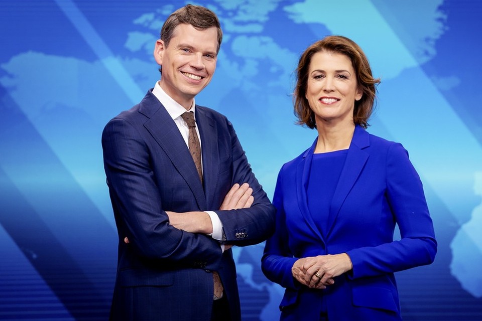 De Nieuwsuur-presentatoren Jeroen Wollaars en Mariëlle Tweebeeke: ‘We moeten dichterbij komen, meer warmte uitstralen.’ 