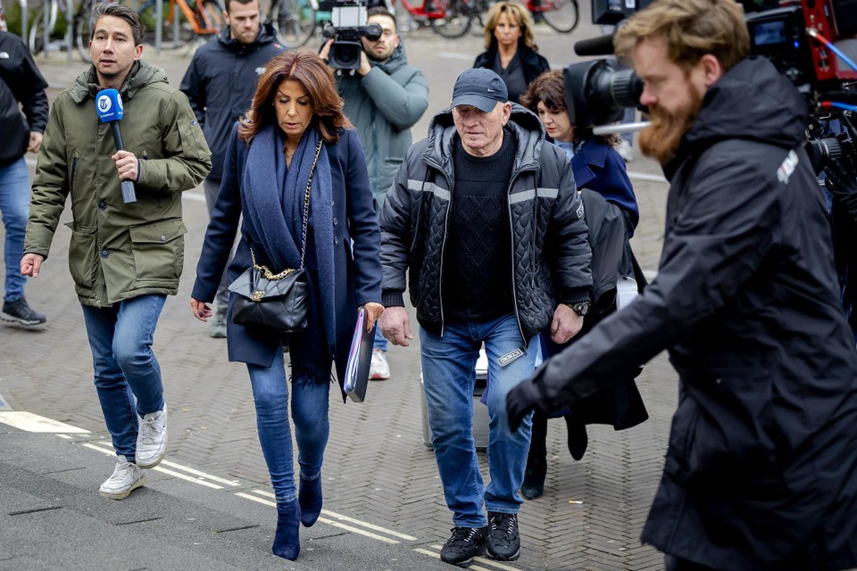 Onlangs spande Roxeanne Hazes een rechtszaak tegen haar moeder Rachel aan over de erfenis van André Hazes senior. Bij het kort geding was veel pers aanwezig.