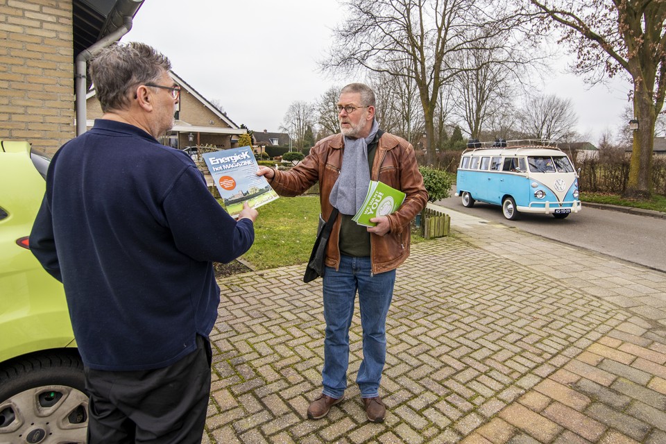 Alle 450 huishoudens van Kronenberg krijgen magazines over duurzaamheid in de bus. EnergieKronenberg vertelt daarin onder meer dat het hele dorp van het gas af kan met elektrische pompen. 