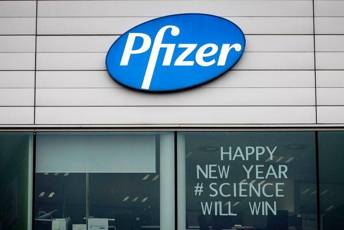 De Pfizer-fabriek in Puurs, Belgë. ‘Gelukkig nieuwjaar, wetenschap zal winnen.’ 