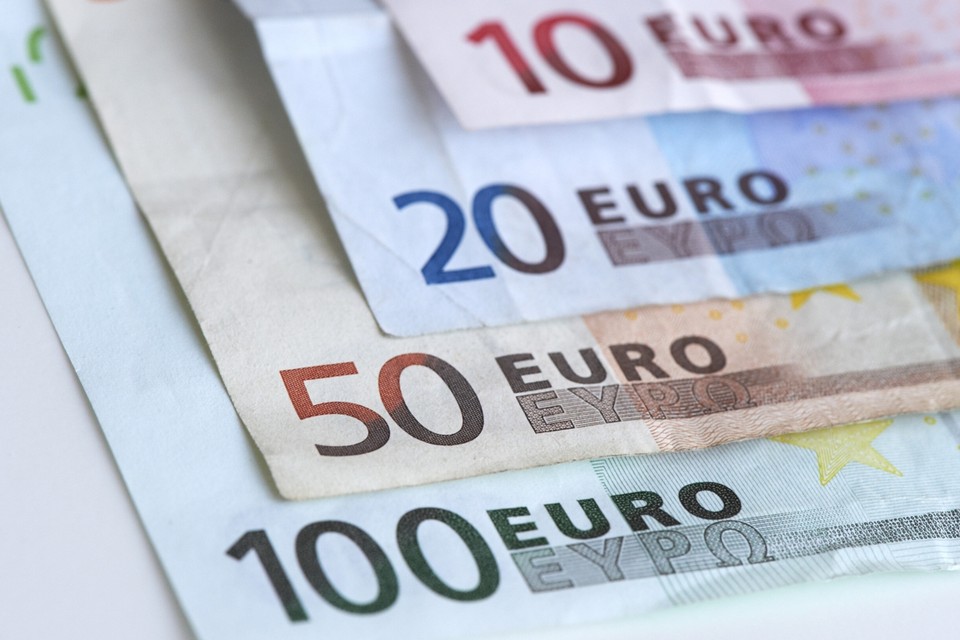 De extra steunmaatregelingen, waarmee in totaal 11 miljard euro is gemoeid, hebben een looptijd van negen maanden. 