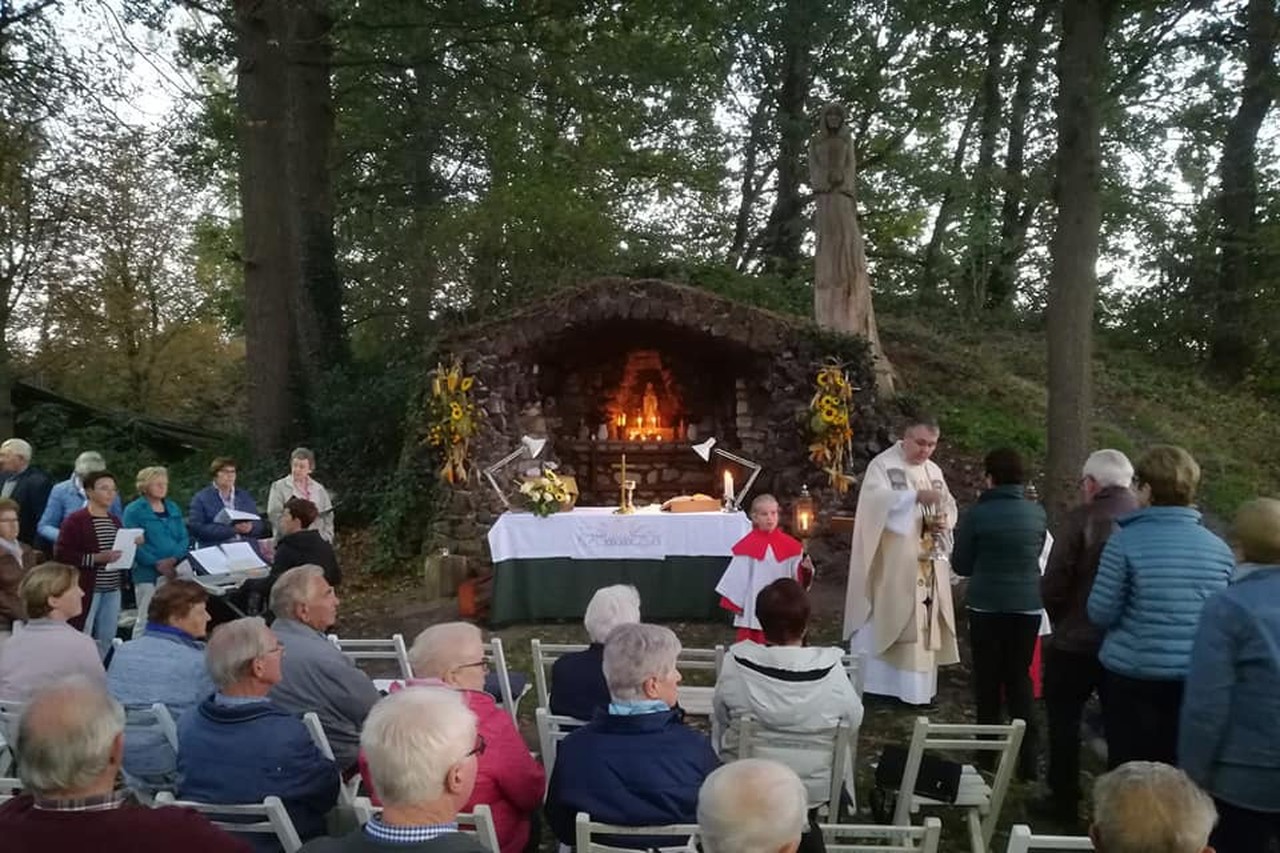 Franciscusviering in Baexem - De Limburger Mobile