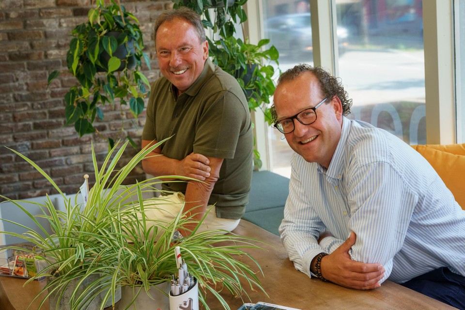 Rogier Leenaers (rechts) en Nick Janssen van het Valkenburgse uitzend- en detacheringsbureau Wassen+Partners.    