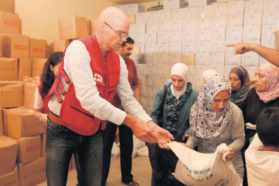 Gijs de Vries, directeur van het Rode Kruis, ging zelf naar Syrië om te zien hoe zijn organisatie daar helpt. 