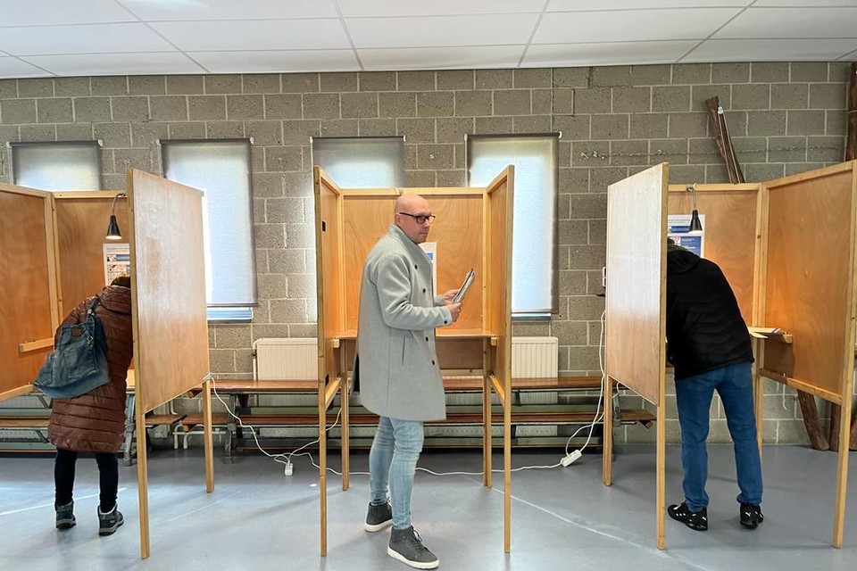 PVV-lijsttrekker René Claassen bracht zijn stem uit in een stemlokaal in Nieuwenhagen.