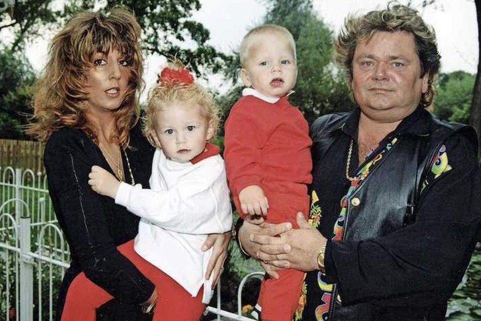 September 1995: Rachel en André Hazes met dochter Roxeanne en zoontje André junior. 