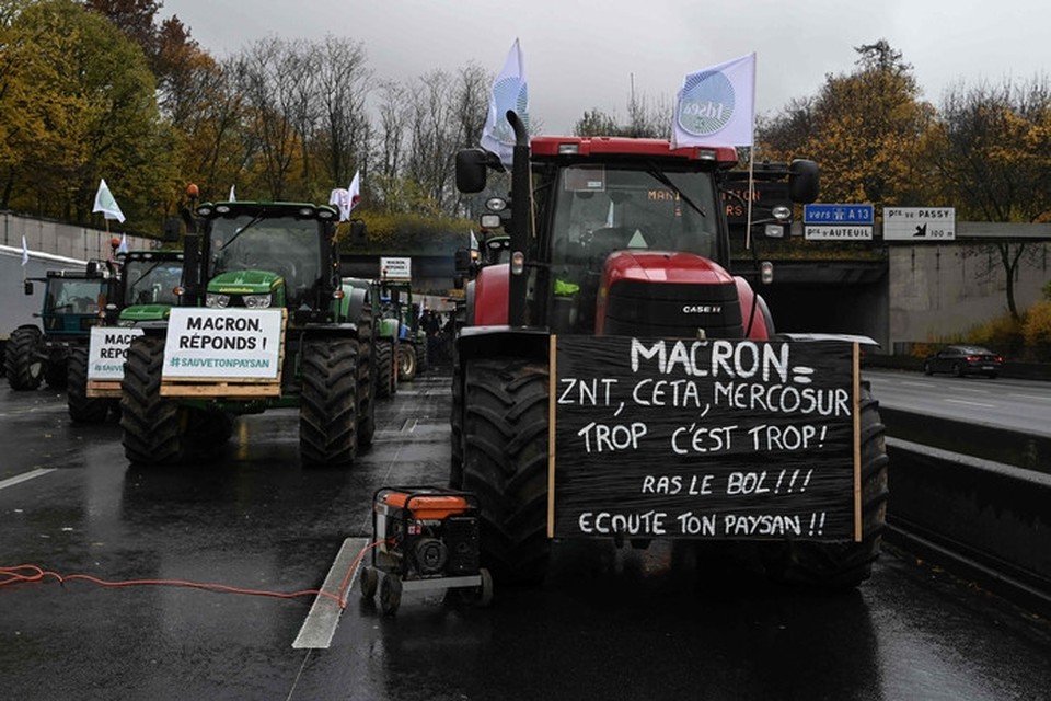 ‘Genoeg is genoeg’, aldus de boze boeren die per tractor naar Parijs togen. 